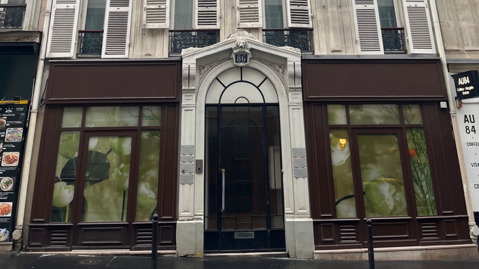 Facade de la maison au 86 rue Blanche, Paris 9e